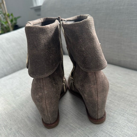 Johnston and Murphy platform booties - Picture 3 of 3